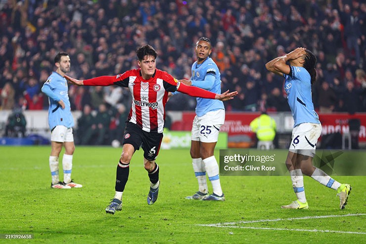 Man City hòa kịch tính trước Brentford: Hàng thủ trở thành điểm yếu chí mạng