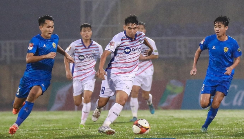 SLNA và Quảng Nam hòa nhau trong trận đấu đầy kịch tính tại vòng 8 V-League